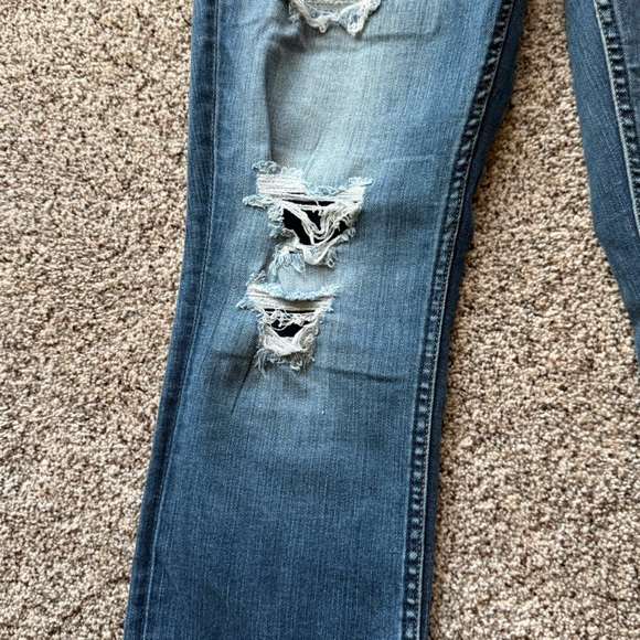 Silver Jeans Blue Distressed Beau Patches faded Denim 29 x 28.5 womens - Picture 3 of 12